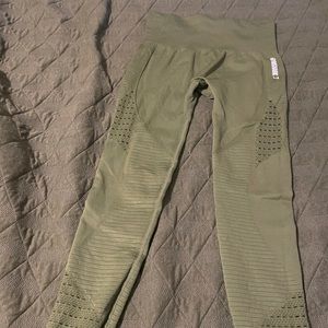 Gym shark leggings